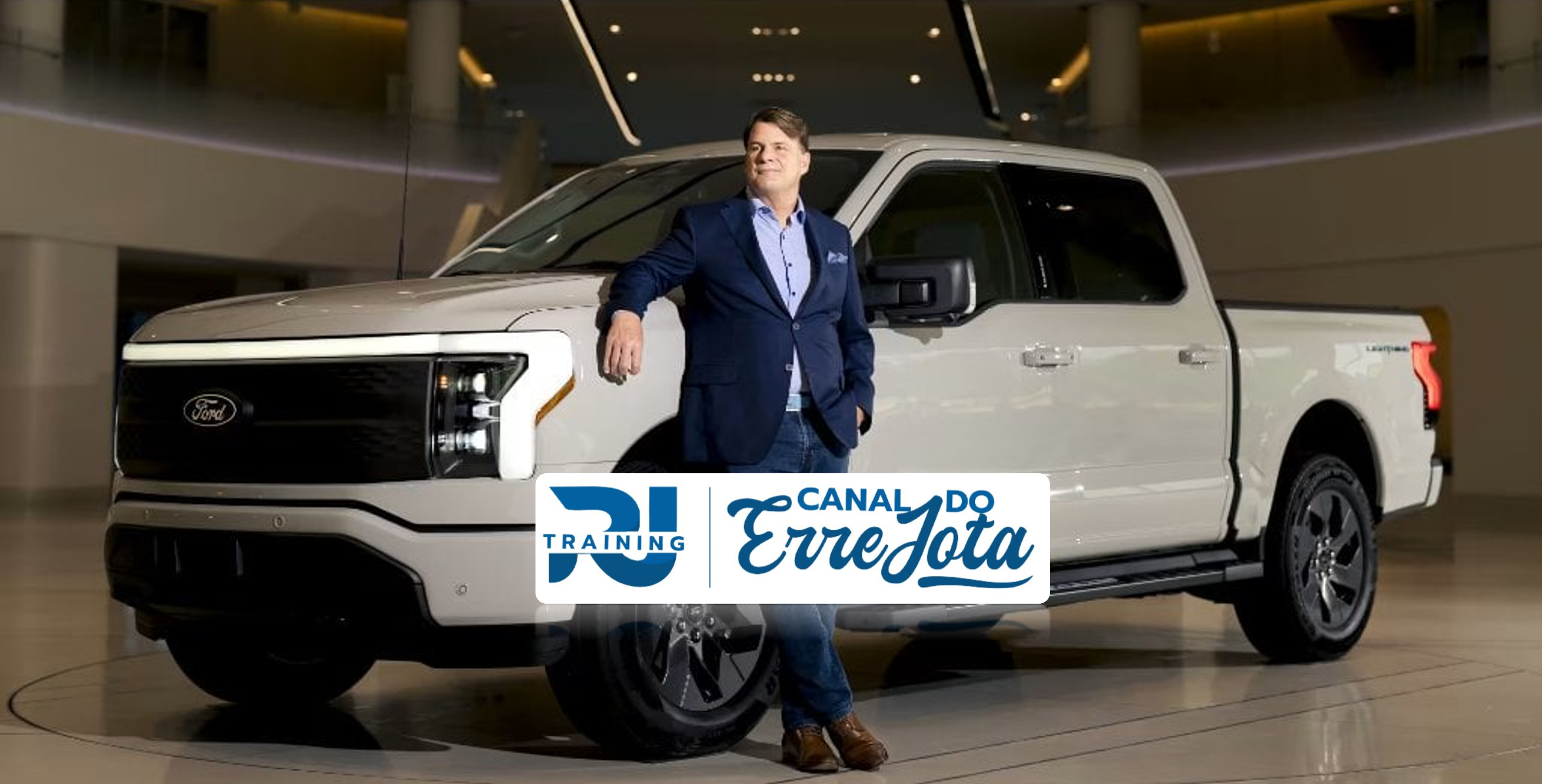 O CEO E PRESIDENTE DA FORD JIM FARLEY VISITOU FÁBRICA CHINESA DE ELÉTRICOS E SE IMPRESSIONOU COM OS CARROS QUE DIRIGIU